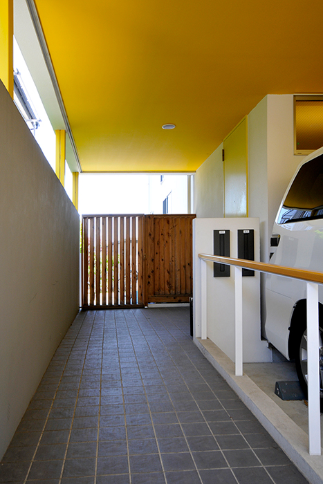 おばあちゃんと住む家・アプローチと玄関の画像