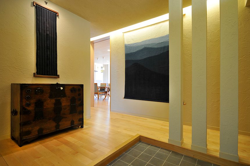 おばあちゃんと住む家・アプローチと玄関の画像