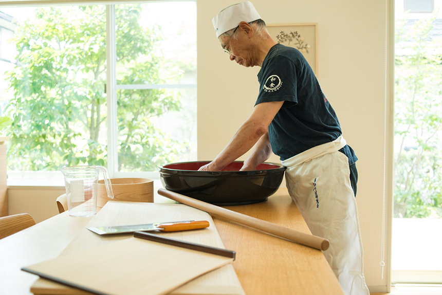 アクティブに暮らしを楽しむシニア世代の家・リビングダイニング画像