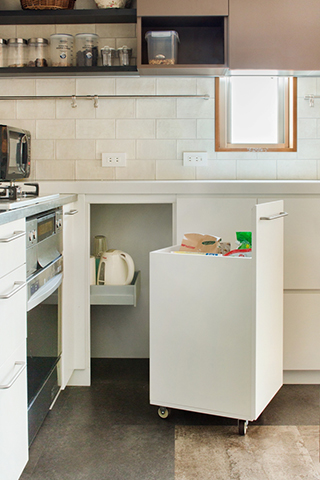 家族ひとり一人を大切にする家・キッチン収納の画像