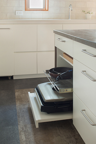 家族ひとり一人を大切にする家・キッチン収納の画像