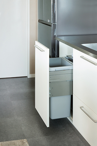 家族ひとり一人を大切にする家・キッチン収納の画像