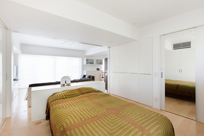 シニアのひとり暮らしワンルームスタイルの快適な住まい寝室画像